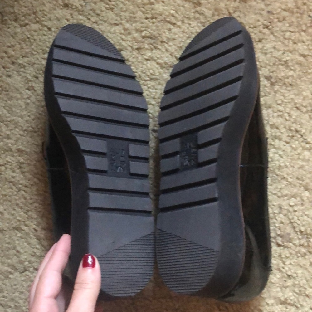 Naturalizer shiny tassel platform loafer